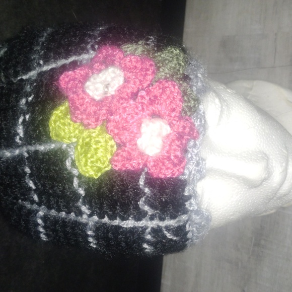 Ladies gorgeous beanie - Picture 2 of 2